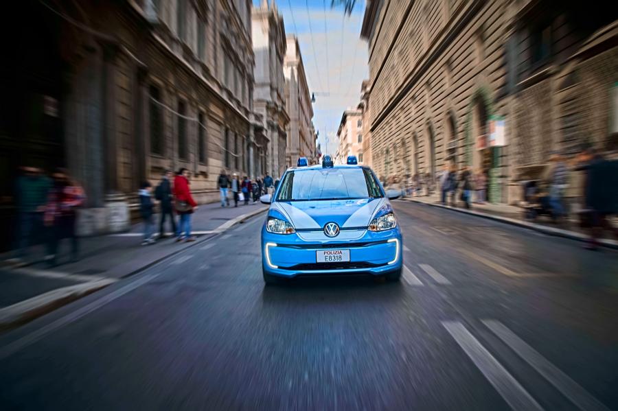  Volkswagen e-up! Polizia 2016 года  (фото 12 из 12)